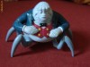 FIGURINA MCDONALDS - MONSTRU CU 6 PICIOARE (2002)