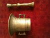 Mojar urias cu pistil mare ,bronz, inaltime 13 cm,diametru baza 9 cm, diametru gura 16cm , pistil lungime 22 cm , diametru capete 3,5 cm , SUPERB ,