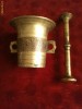 Mojar cu pistil ,bronz, inaltime 10,5 cm,diametru baza 6,5 cm, diametru gura 11cm , pistil lungime 17 cm