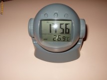 ceas cu proiector . alarma, temperatura foto