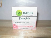 crema Garnier 50 ml,ten uscat,cu extract de trandafir+vit E