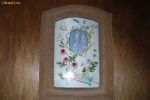 Frumoasa icoana cu Sf.Maria, Isus, decorata cu porumbite si floricele foto