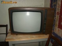 Televizor vechi, de colectie, functional !
