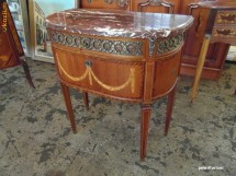Comoda Louis XV,  deosebita