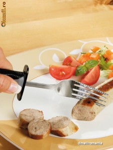 Furculita cu maner ergonomic si lame zimtate foto