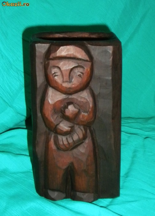 Vaza sculptata foto mare