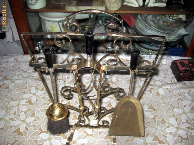 Ganitura Foto Okazii Antichitati Metal Fonta