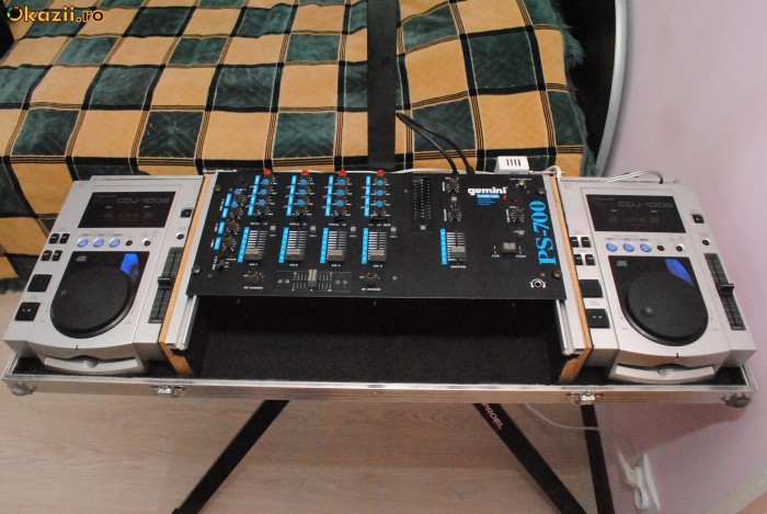2 playere Pioneer CDJ 100s + mixer Gemini foto mare