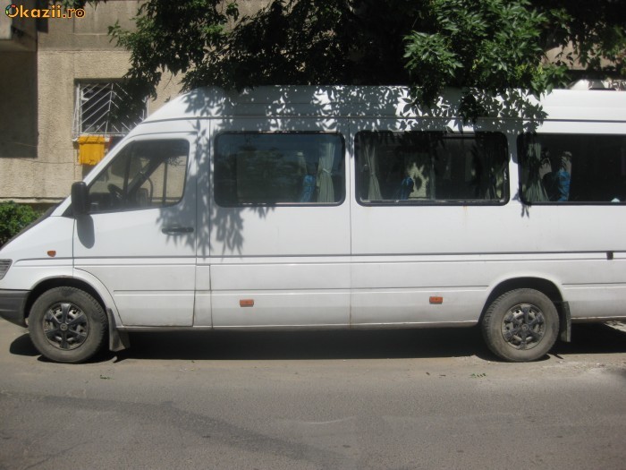 VAND MICROBUZ MERCEDES SPRINTER 16+1 LOCURI foto mare