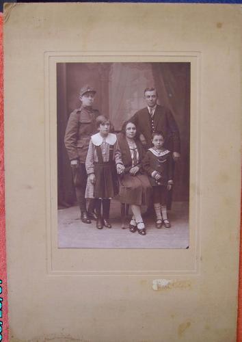 Foto pe carton , Familie  , militar , Galati , interbelica foto mare