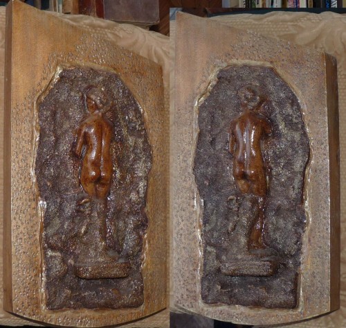 Basorelief  pe placa de lemn , nud , vechi foto mare