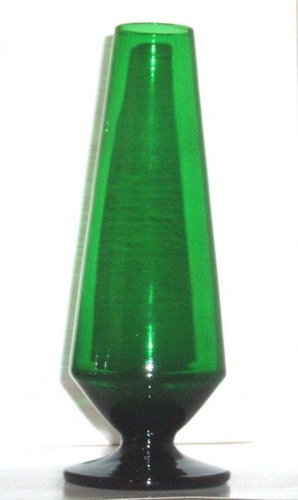Vaza goblet semicristal verde smarald hand blown - design Monica Bratt '50 - Reijmyre Suedia foto mare Vaza goblet semicristal verde smarald hand blown - design Monica Bratt '50 - Reijmyre Suedia foto mare