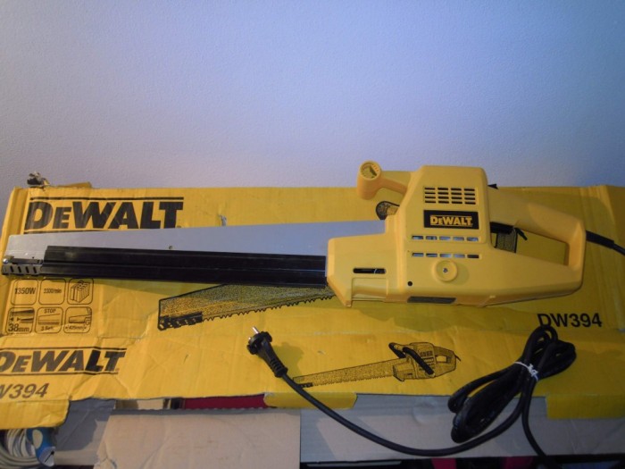 Fierastrau aligator Dewalt DW394 1350 W - pentru taiat boltari BCA, poroterm, gips carton, nu BOSCH / MAKITA / HITACHI / MILWAUKEE foto mare Fierastrau aligator Dewalt DW394 1350 W - pentru taiat boltari BCA, poroterm, gips carton, nu BOSCH / MAKITA / HITACHI / MILWAUKEE foto mare