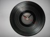 Ceas de perete, realizat handmade din disc vinil, model SAVOY-HAIDUCUL