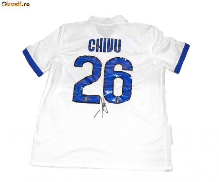 Tricoul lui Cristi Chivu! Echipa Bloggerilor lupta pentru Selena foto mare Tricoul lui Cristi Chivu! Echipa Bloggerilor lupta pentru Selena foto mare